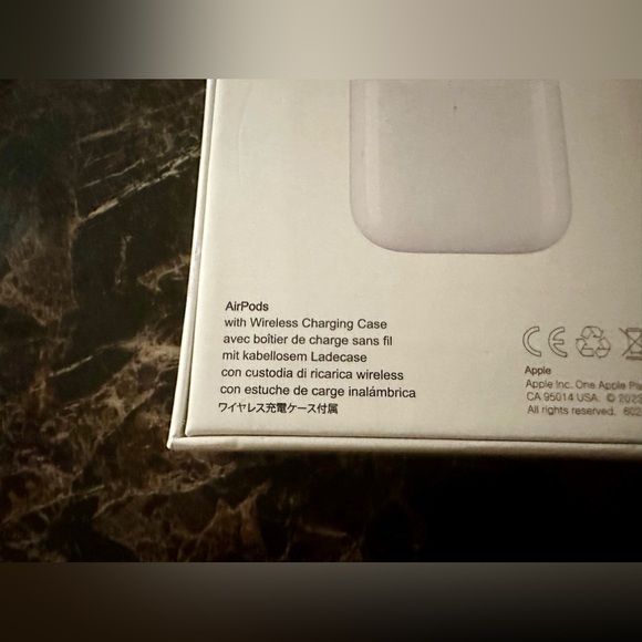 Apple AirPods Wireless Earbuds - Picture 5 of 7